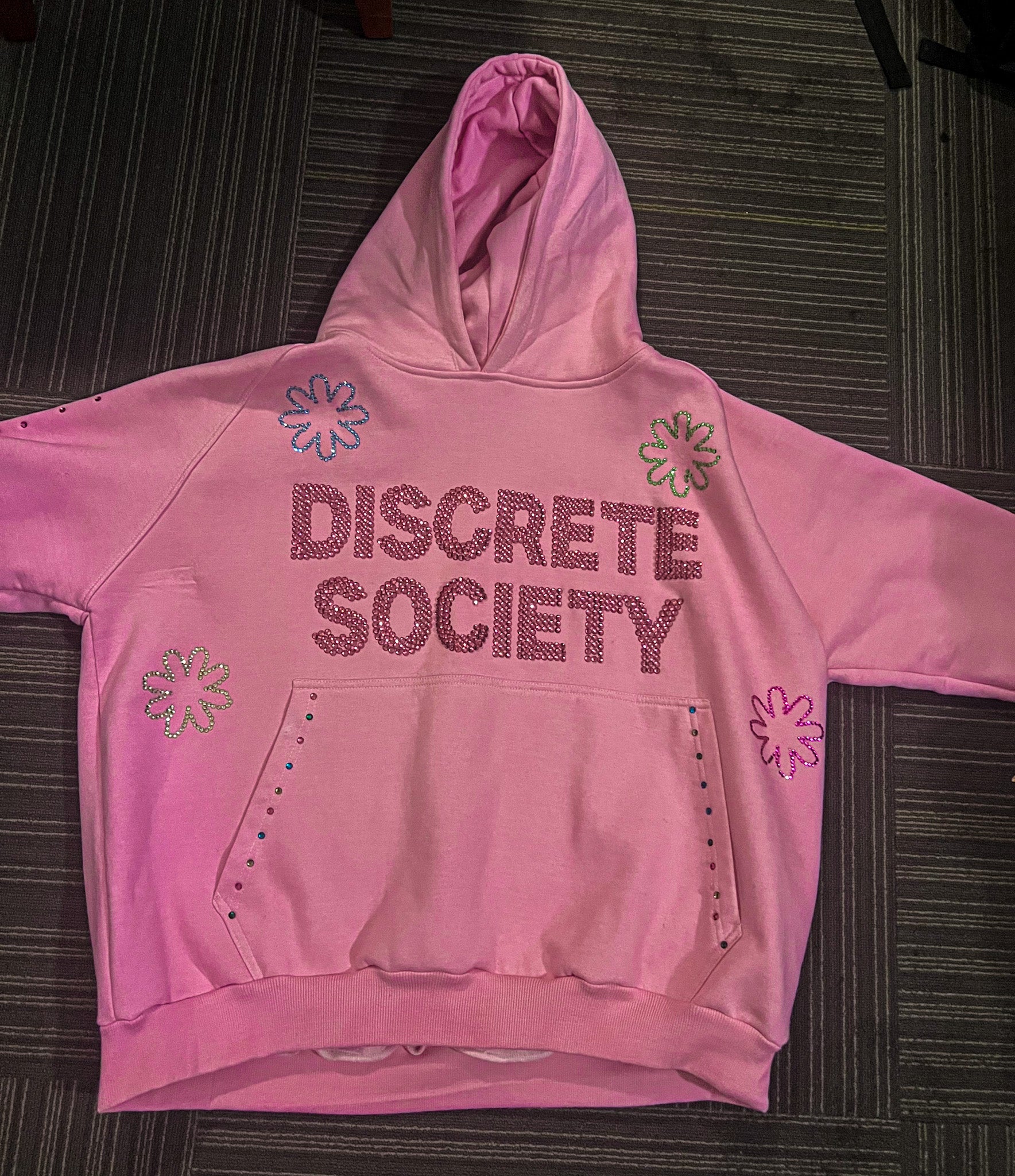 DISCRETE SOCIETY SIGNATURE HOODIE